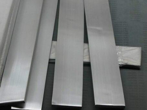 冷拉型鋼的磷化處理屬于化學與電化學的一種反應能夠在原有的基礎上提高金屬物的密度