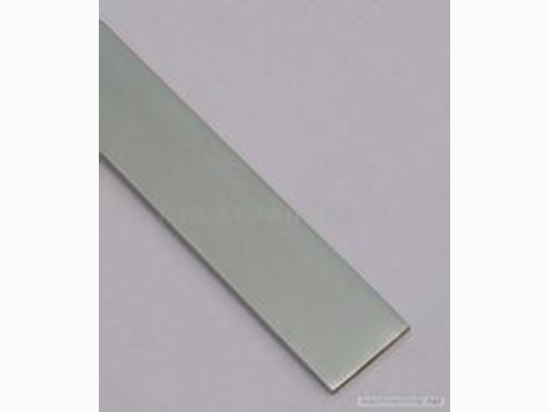 普通扁鋼應用挺多但剛性較差而且在表面平整度上不如冷拉扁鋼